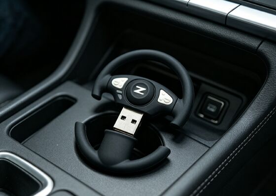 قالب باز توسط درایوهای فلش USB سفارشی با حافظه USB شکل فرمان ماشین
