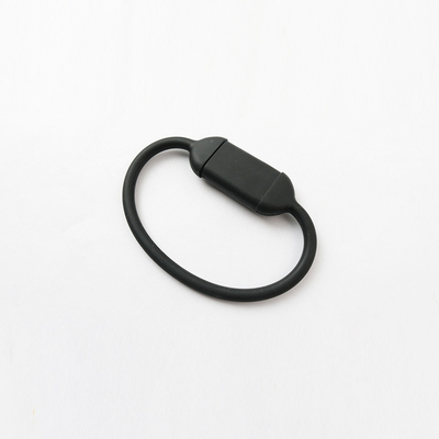 درجه بندی شده یک درایو فلش USB با سرعت نوشتن 50MB / s و سرعت خواندن 100MB / s
