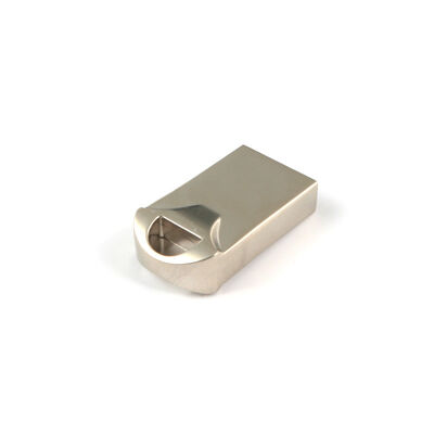نقره ای با فلش درایو USB فلزی براق، سرعت انتقال داده سریع، محفظه فلزی بادوام مناسب برای ذخیره سازی امن داده ها